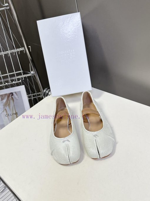 Maison Margiela MM6 Pleated Elastic Strap Tabi Split Toe Shoes Ballet ShoesA Variety Of Celebri q31th8v8