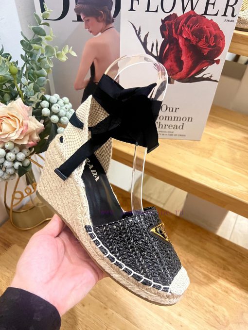 Prada/Prada: In Early Spring 2025 This Wedge Heel Grass Woven Shoe Comes With A Woven Round Toe ahgffxvy - Image 9