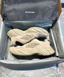 Top Balenciaga Balenciaga Monday Beige Selects High-quality Materials And Finely Crafts Classic sye6vrjx