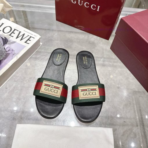 P New GG Gucci Women's Beach SlippersThis Sandal Is Defined By A Light Golden Horsehead Detail f88jh3vn - Image 2