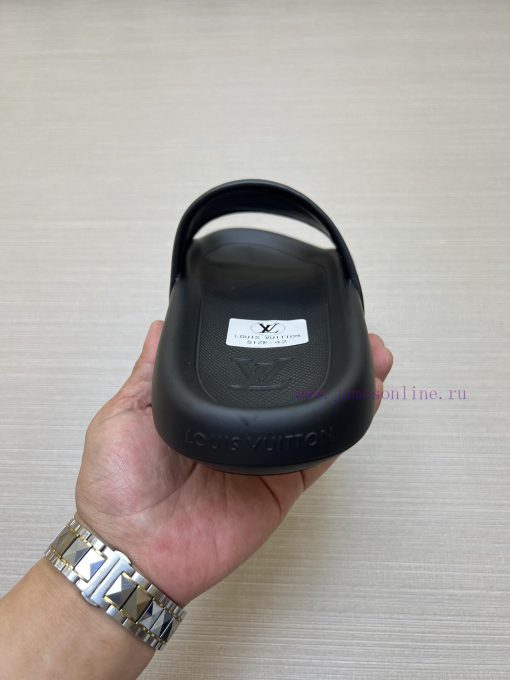 Louis Vuitton Men's One-piece Slippers A Popular Item On The LV Official Website Are Now Availa g9p9jtxm - Image 8