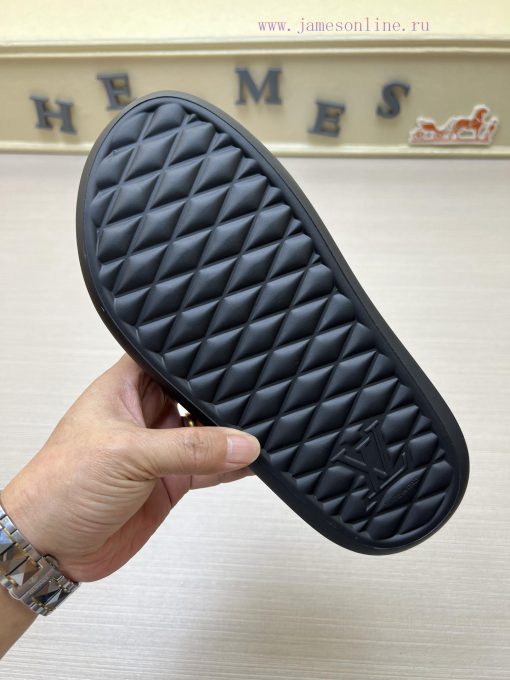 Louis Vuitton Men's One-piece Slippers A Popular Item On The LV Official Website Are Now Availa g9p9jtxm - Image 10