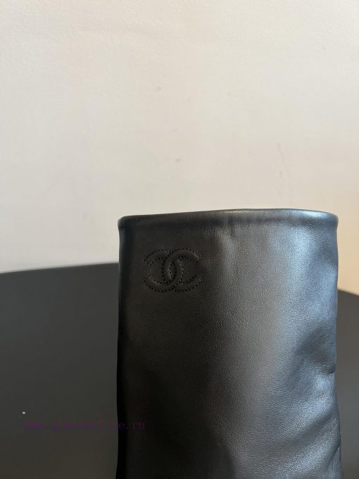 Chanel 25SS New Chain Knight BootsThe Eternal Classic Is Sweet And Cool And Can Be Worn In Any 9ra97vzr - Image 9