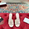 Gucci * 25 New Spring And Summer Open Toed Slippers Are Made Of Leather And Cleverly Use Design sexpmyn6