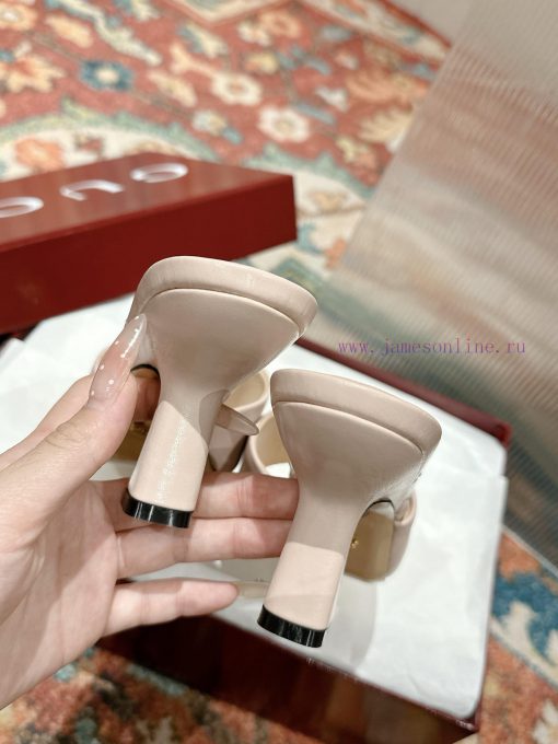Gucci * 25 New Spring And Summer Open Toed Slippers Are Made Of Leather And Cleverly Use Design sexpmyn6 - Image 7