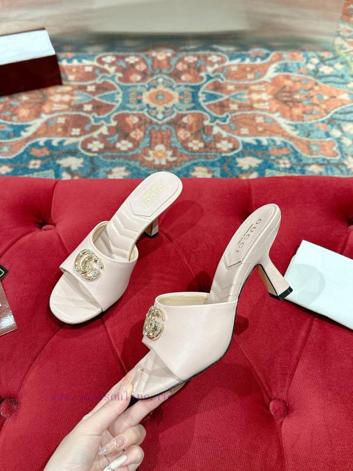 Gucci * 25 New Spring And Summer Open Toed Slippers Are Made Of Leather And Cleverly Use Design sexpmyn6 - Image 9