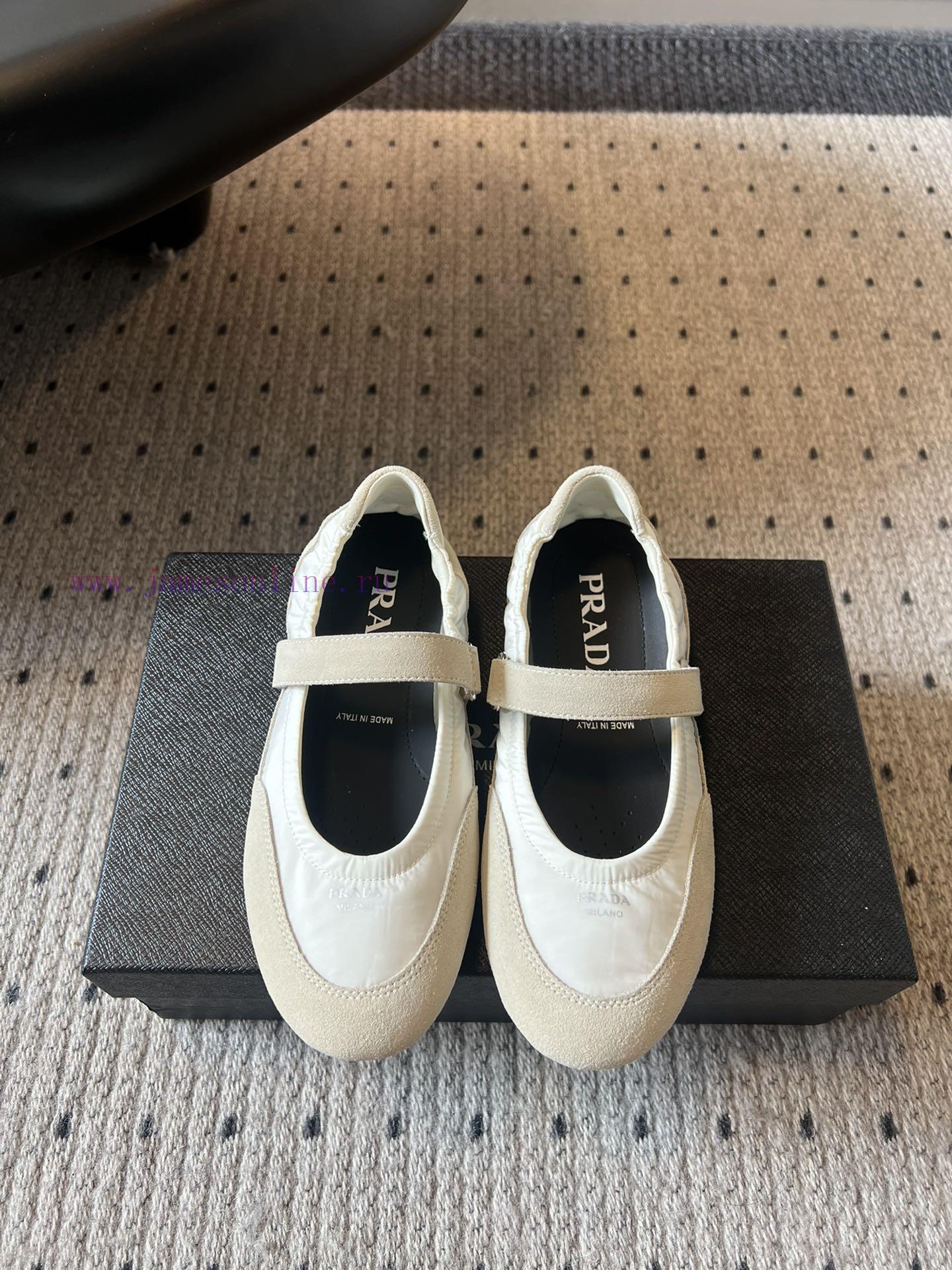 Top QualityPrada's New Women's Suede Patchwork Mary Jane ShoesPrada Adheres To The Design Philo bkjko3xk