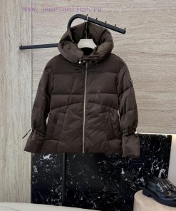 AH722 New Down Jacket ️Prada Triangle Logo 90% White Goose Down With Hat Short Style Long Sleeve jn1puda7