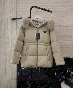 P-8512 New Down Jacket ️Prada Triangle Logo Oversized Fox Fur Collar 90% White Goose Down Sho bgic01xc