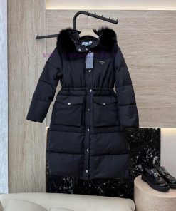 P-8518 New Down Jacket ️Prada Triangle Logo Oversized Fox Fur Collar 90% White Goose Down Lon jdt03wgz