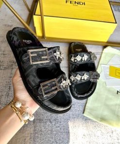 FENDI's Latest Popular Double Strap Flat Slippers With FF Functional Buckle Adorned With FF Pat lhb2fhot