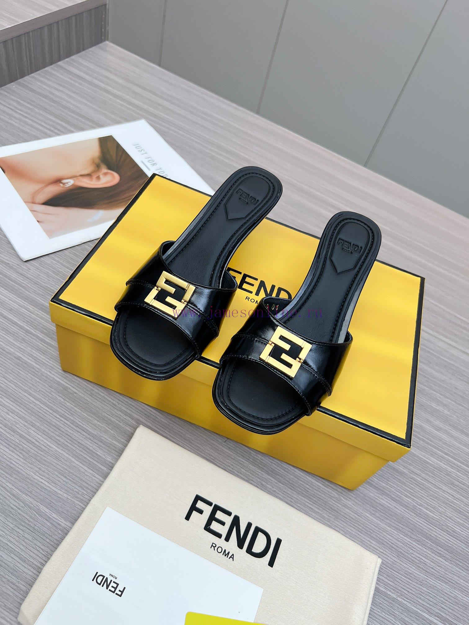 FENDI REFELECTION FENDI Fashion Slippers For Spring/Summer 2024Bright Avocado Leather Splicing tuhi2u38 - Image 7