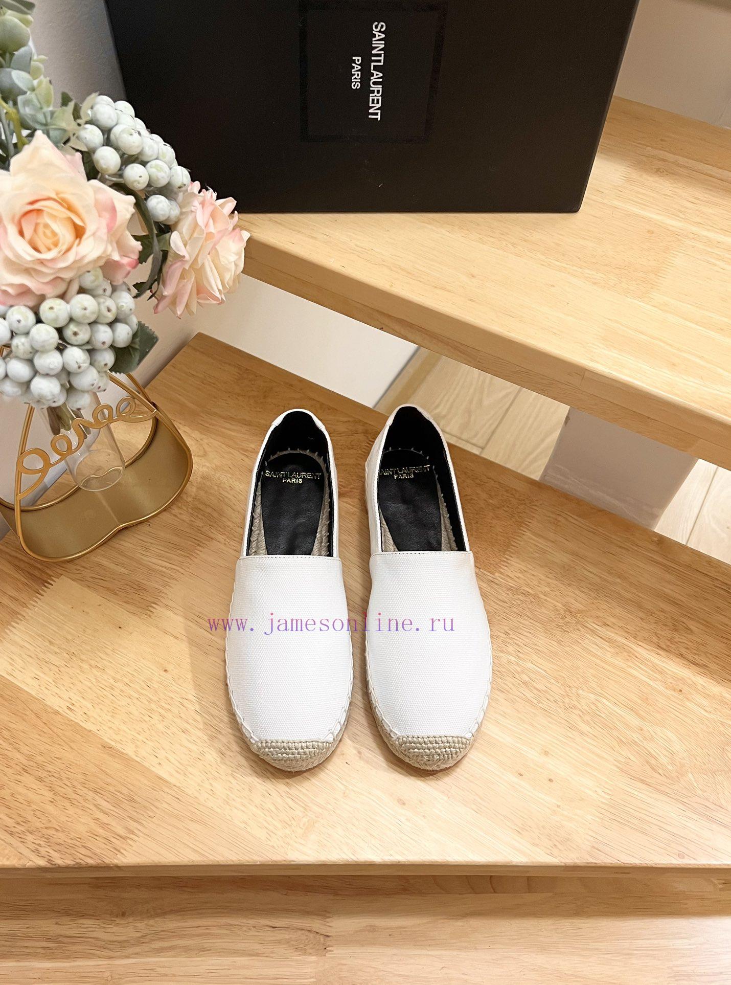 Brand SAINT LAURENT Saint LaurentFabric Material: Cloth SurfaceInner Material: Sheepskin Lining ec6140yc