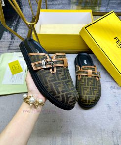 FENDI's Latest Round Headed Flat Bottom Slippers Made Of Brown FF Jacquard Fabric With Detailed jvmti02o