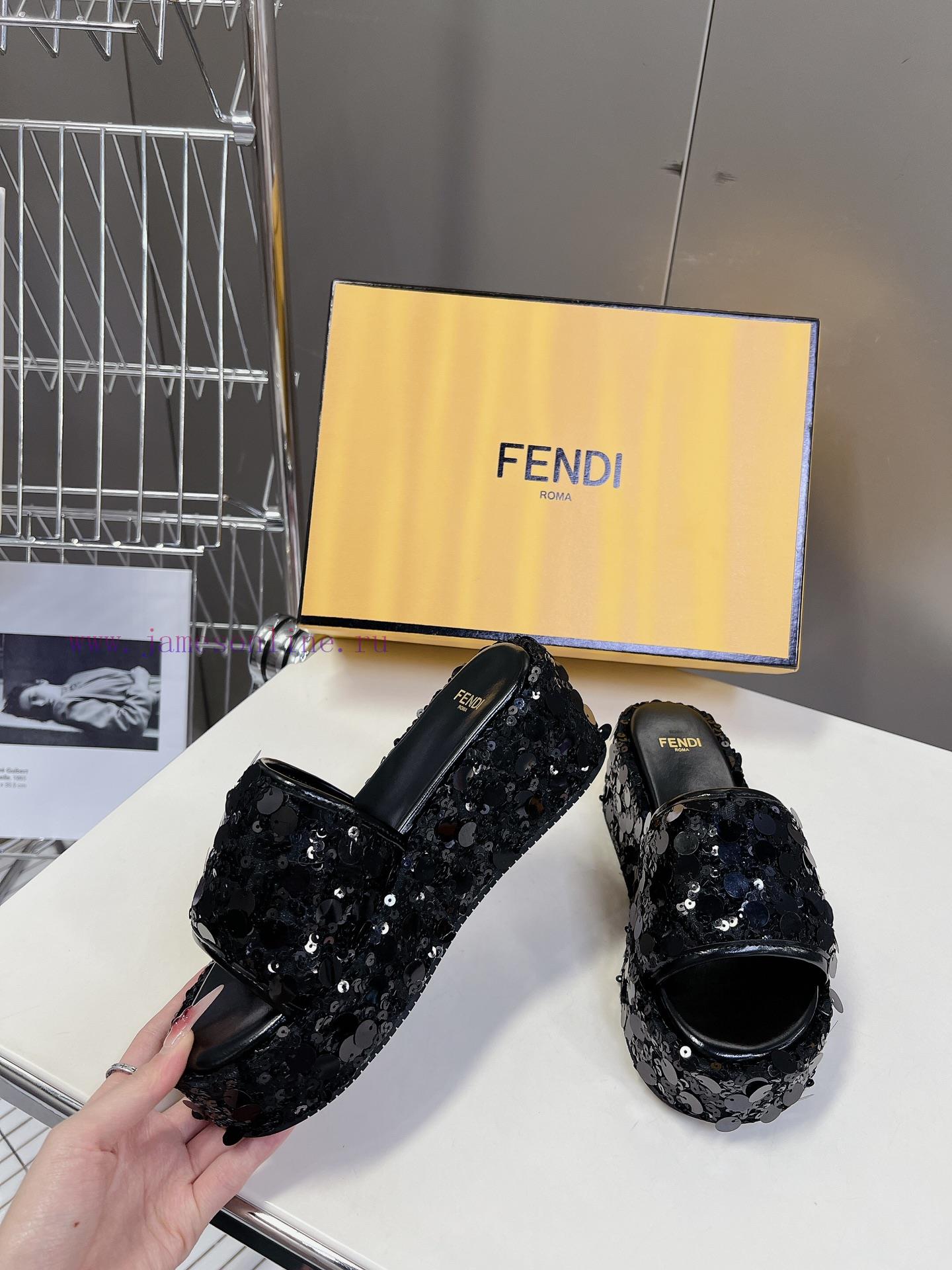 Fendi's Fashion Show Focuses On The Thick Soled Series With A New Product Launched. The Design m02mxp06 - Image 5