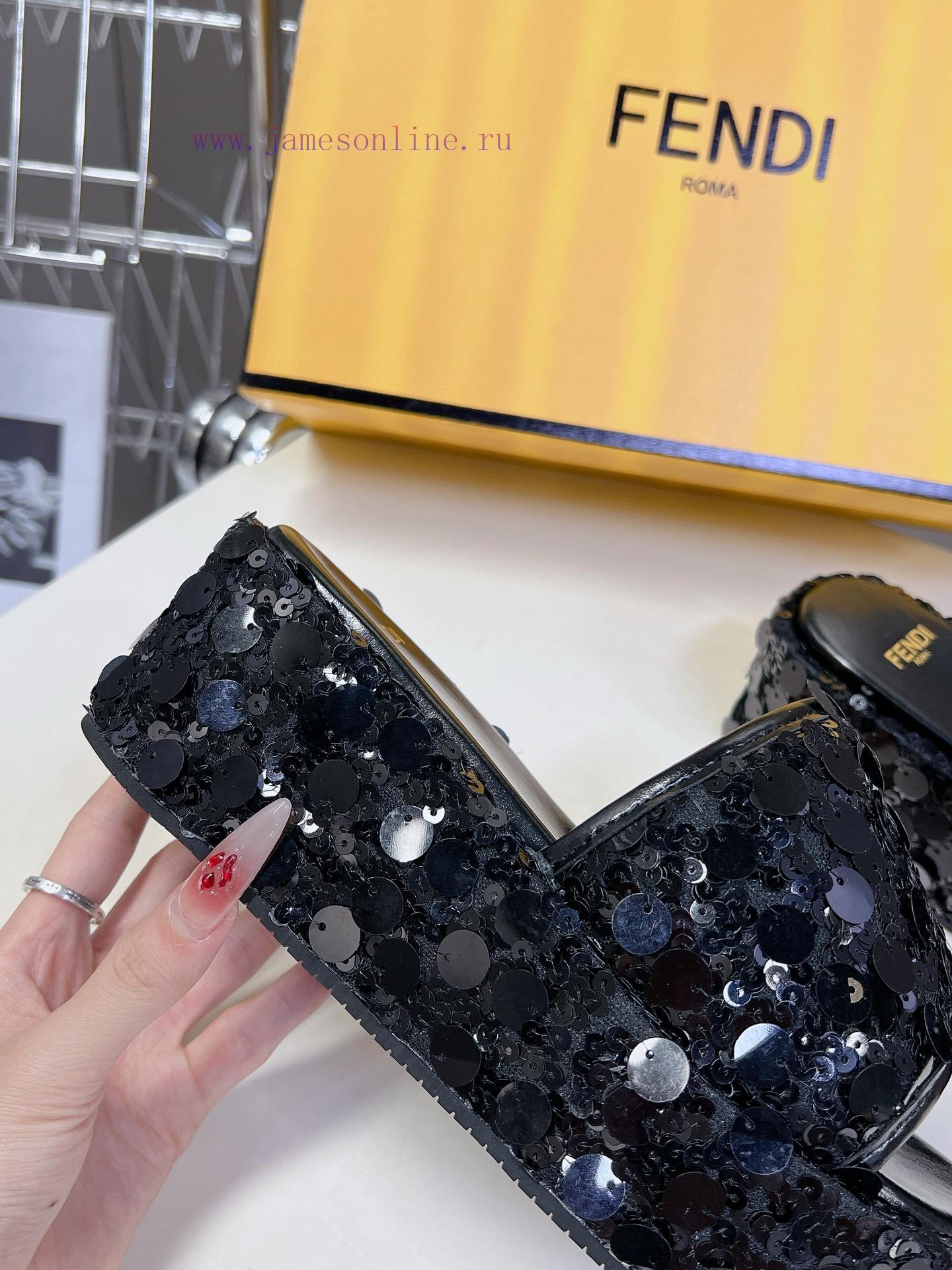 Fendi's Fashion Show Focuses On The Thick Soled Series With A New Product Launched. The Design m02mxp06 - Image 9