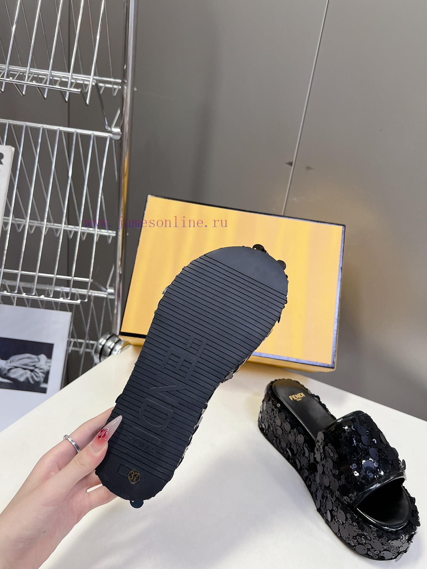 Fendi's Fashion Show Focuses On The Thick Soled Series With A New Product Launched. The Design m02mxp06 - Image 10