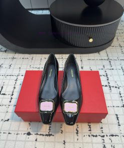 New Must-have Shoe Cabinet Ferragamo 2024 New Letter Square Buckle Single ShoesThe Price Of Fer ao4r8gk0