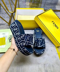 FENDI's Latest Popular Broadband Thick Soled Slippers Made Of Grey Denim Material With The Icon 4pt1dodo