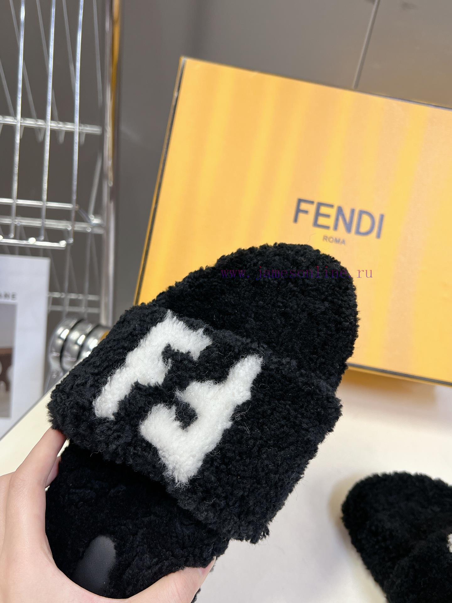FENDI's New Autumn And Winter Fur Mop Is An Essential Item Every Autumn And Winter. Not Only Is l2zy57hw - Image 9