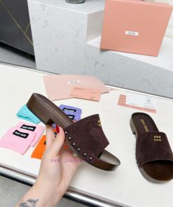 P. Miu Miu's New Cool Slippers Clog Slippers Fashionable And CasualImported Soft Cowhide With H gylwsrln