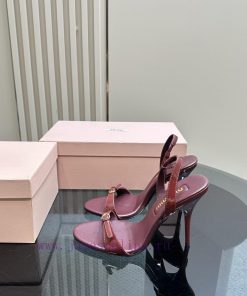 The Mostᴍɪᴜᴍɪ U25 Early Spring Hot Zhang Yuanying Same Sandals Fashion Show Appears On The Cove istxtqzp