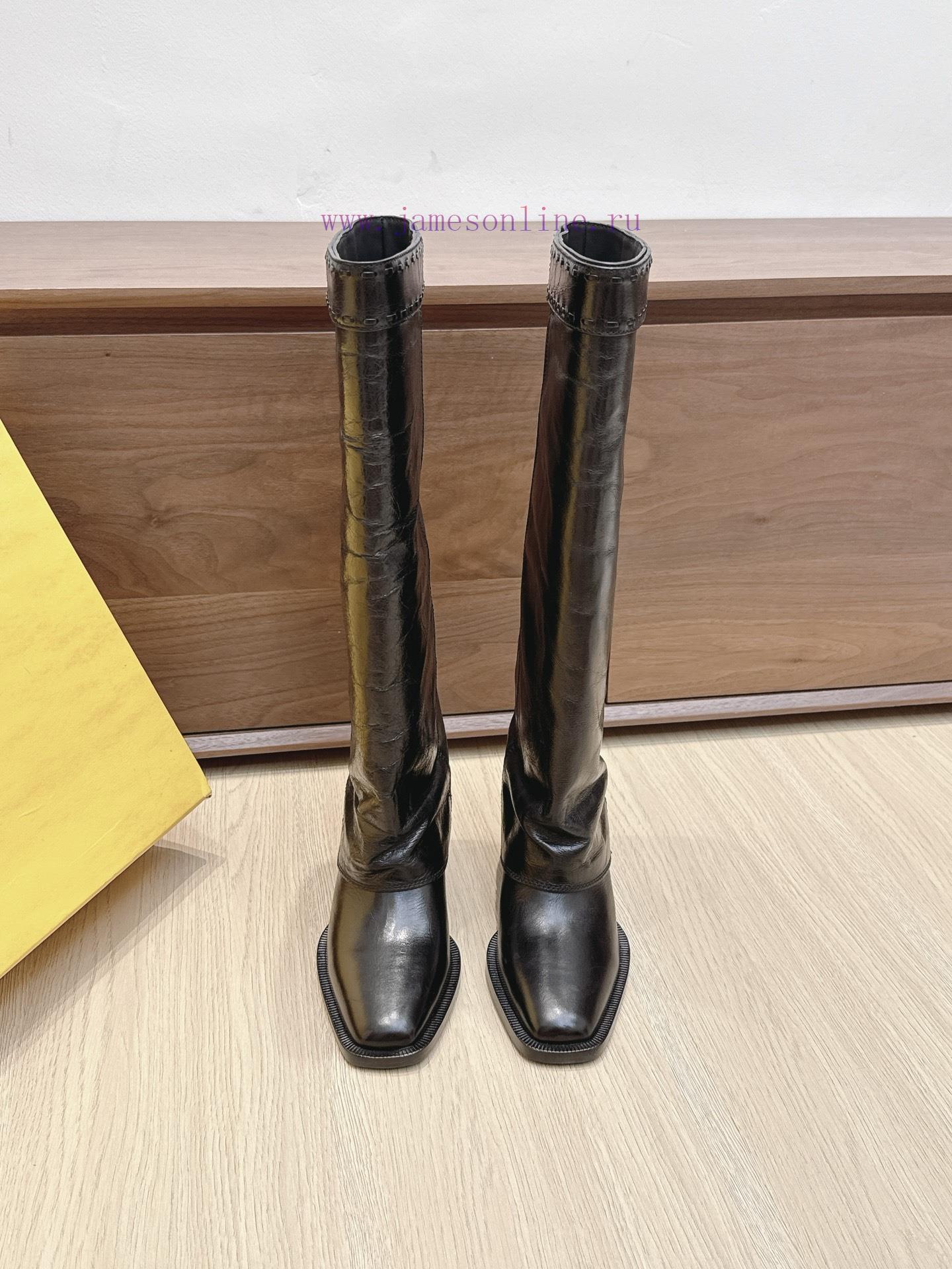 Purchasing GradeFendi's Classic Autumn And Winter Boots Have Become Popular Featuring A Combina 4gdu9zr4