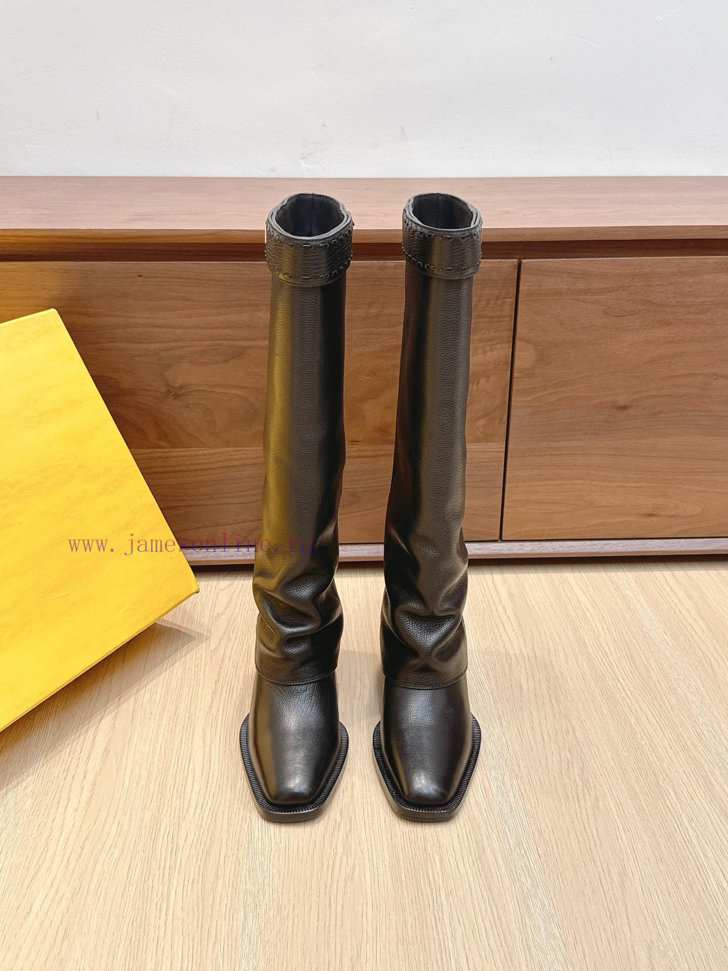 Purchasing GradeFendi's Classic Autumn And Winter Boots Have Become Popular Featuring A Combina rdxyp92o