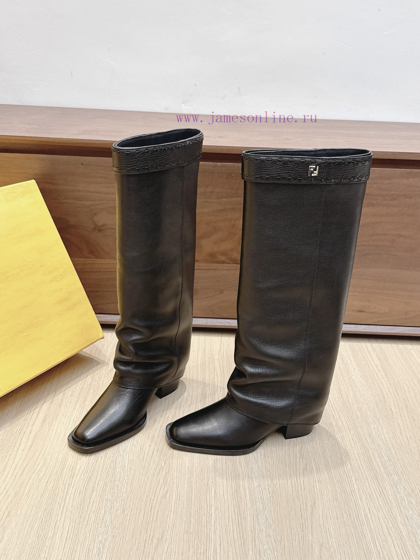Purchasing GradeFendi's Classic Autumn And Winter Boots Have Become Popular Featuring A Combina rdxyp92o - Image 3