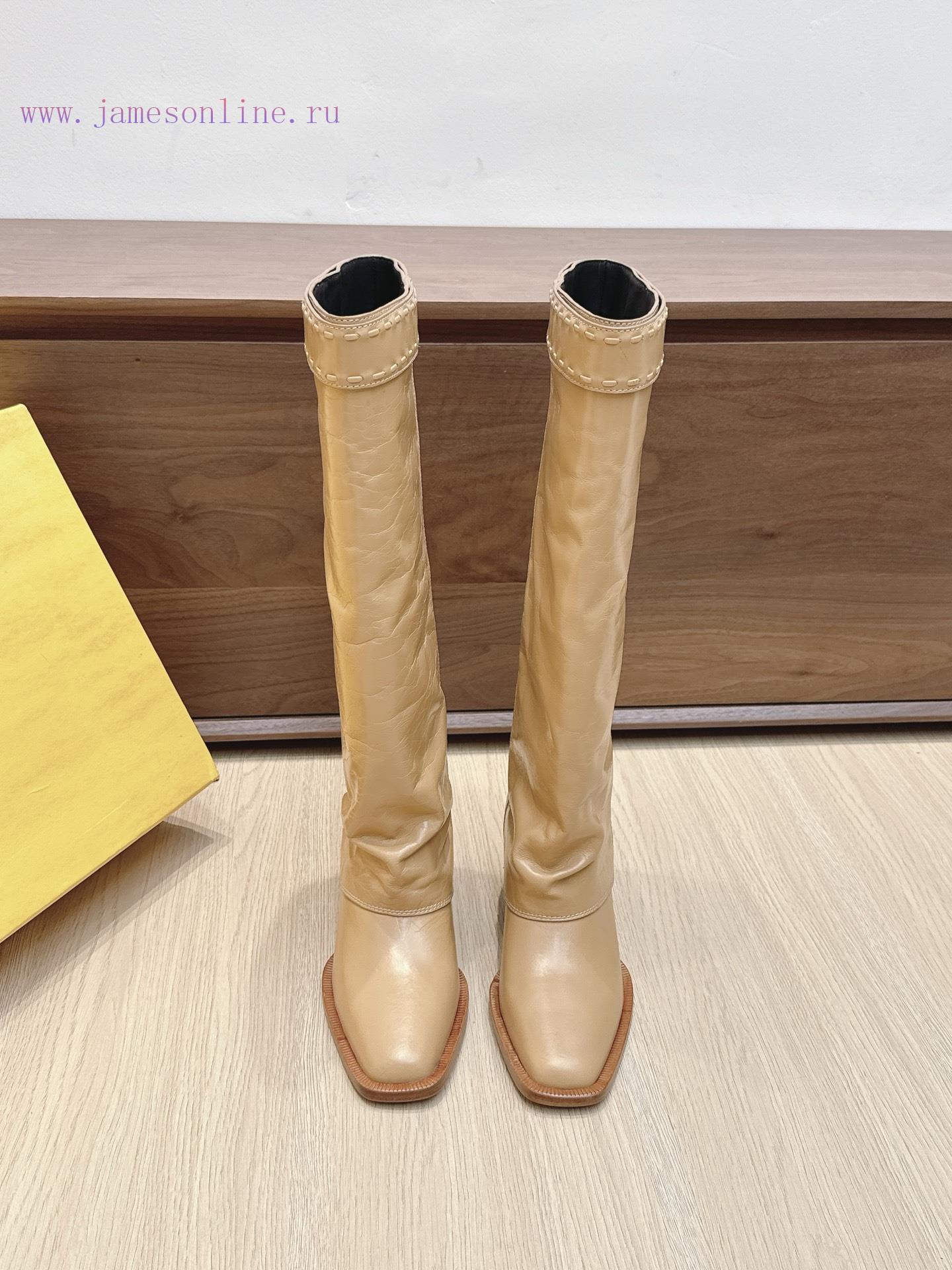 Purchasing GradeFendi's Classic Autumn And Winter Boots Have Become Popular Featuring A Combina pvk7eoei - Image 2
