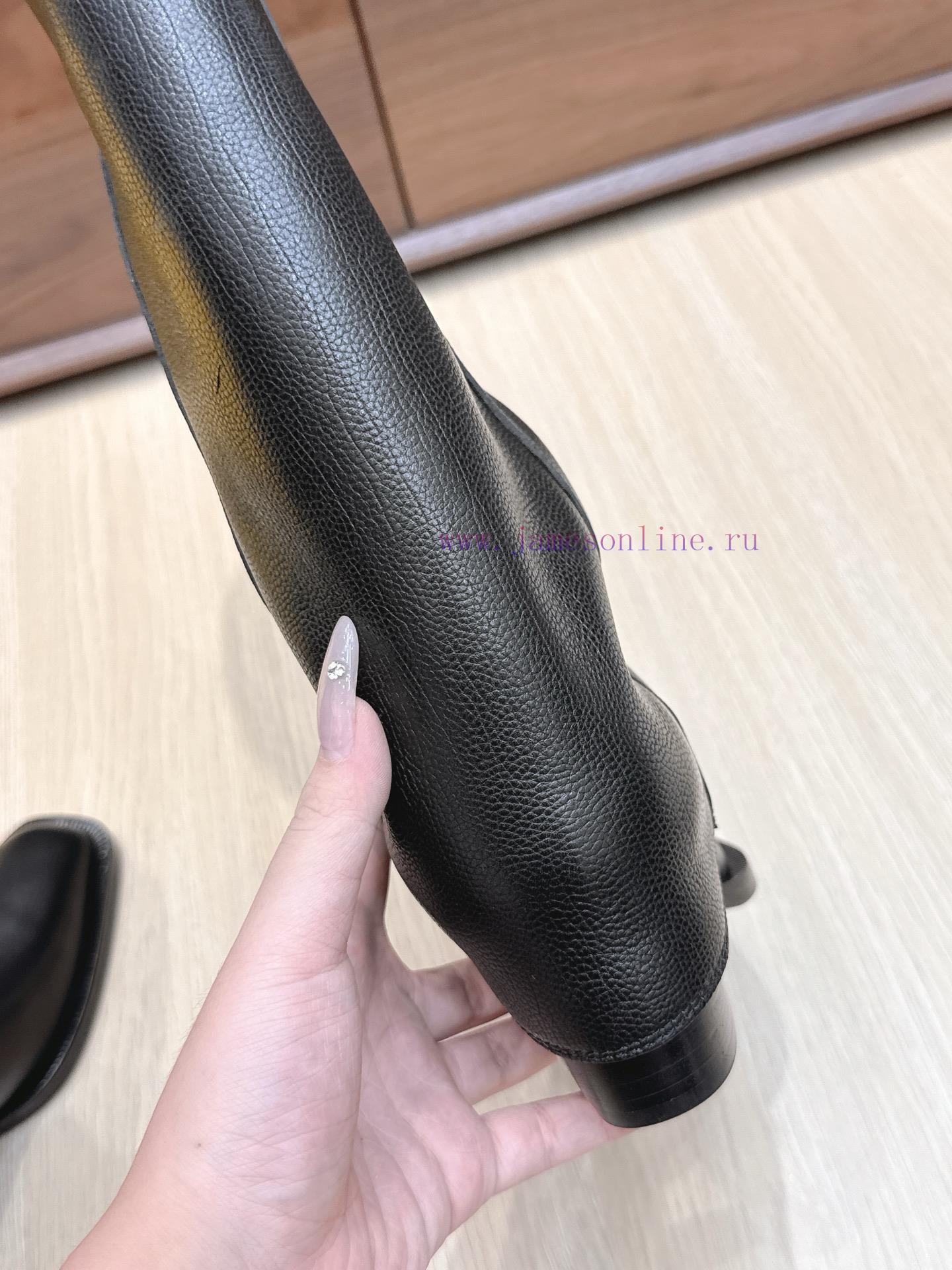 Purchasing GradeFendi's Classic Autumn And Winter Boots Have Become Popular Featuring A Combina rdxyp92o - Image 8