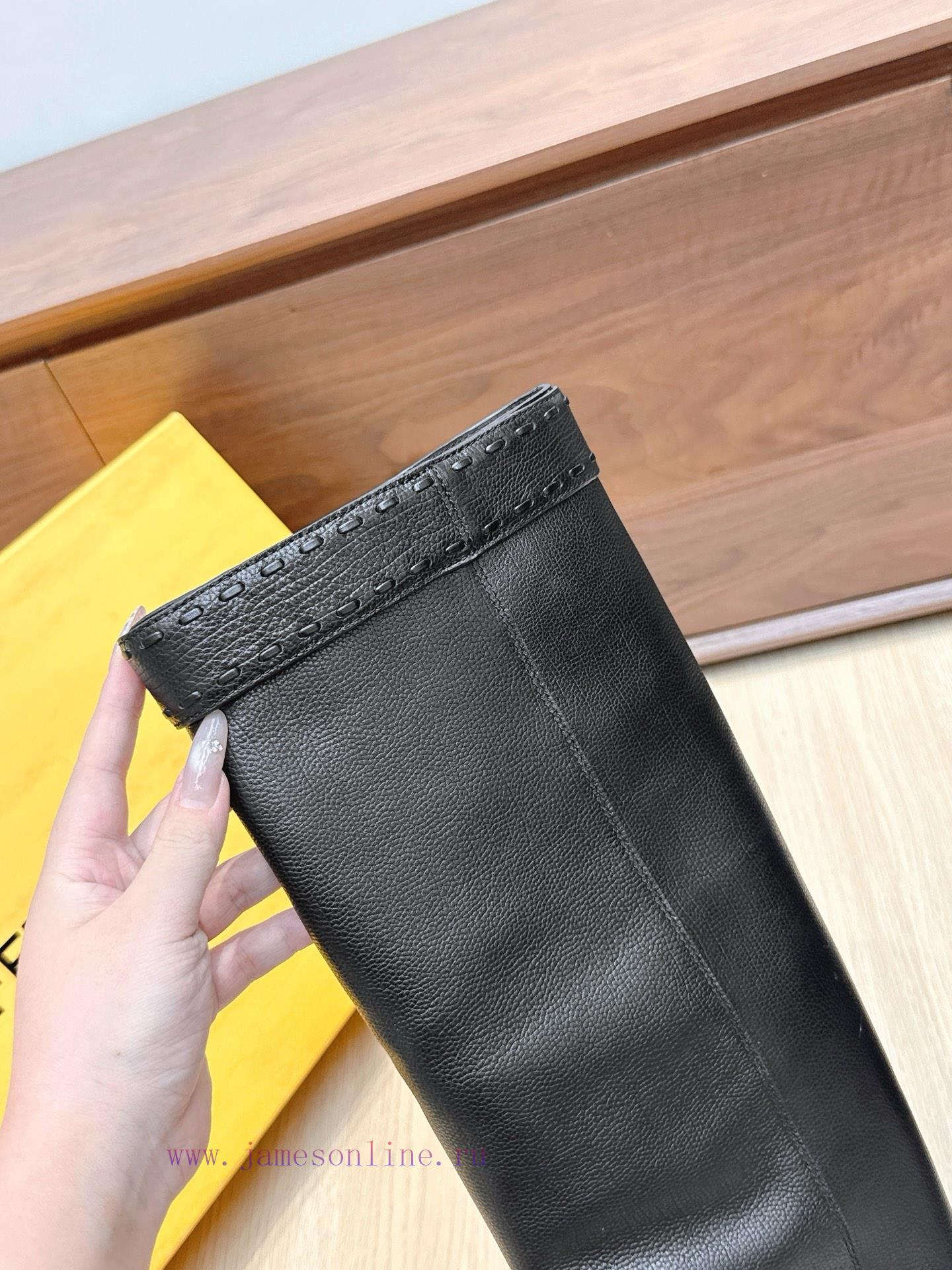 Purchasing GradeFendi's Classic Autumn And Winter Boots Have Become Popular Featuring A Combina rdxyp92o - Image 9