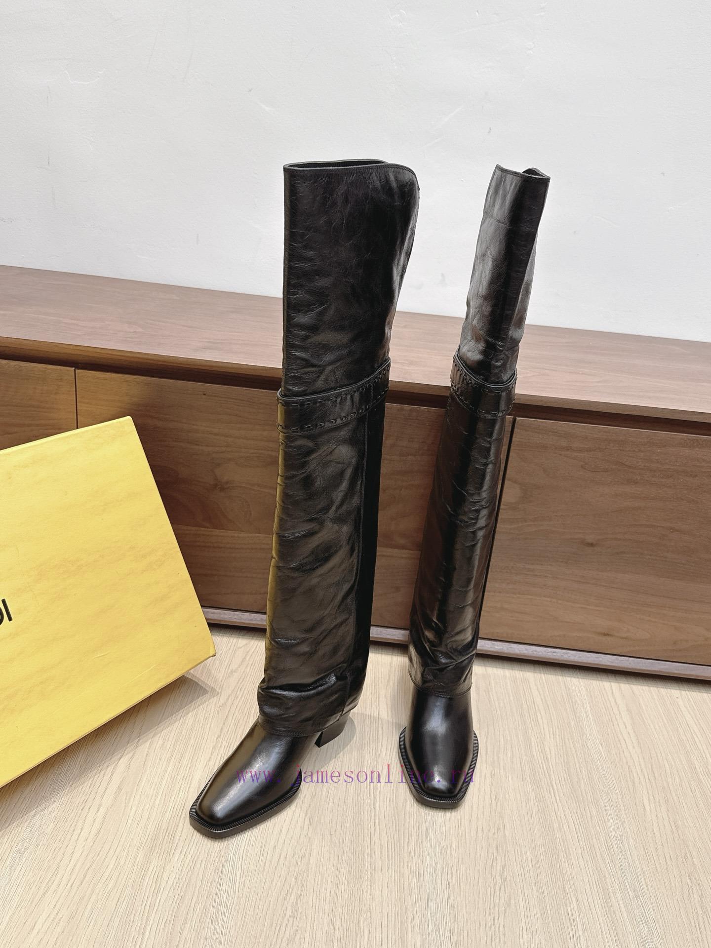 Purchasing GradeFendi's Classic Autumn And Winter Boots Have Become Popular Featuring A Combina sdz07fgx - Image 4