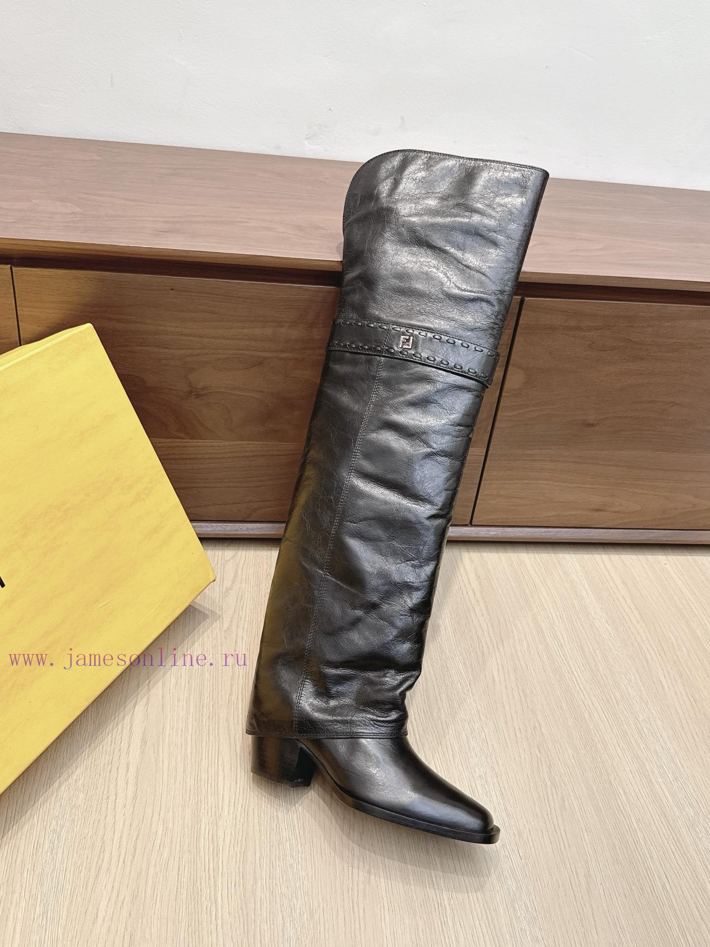Purchasing GradeFendi's Classic Autumn And Winter Boots Have Become Popular Featuring A Combina sdz07fgx - Image 6