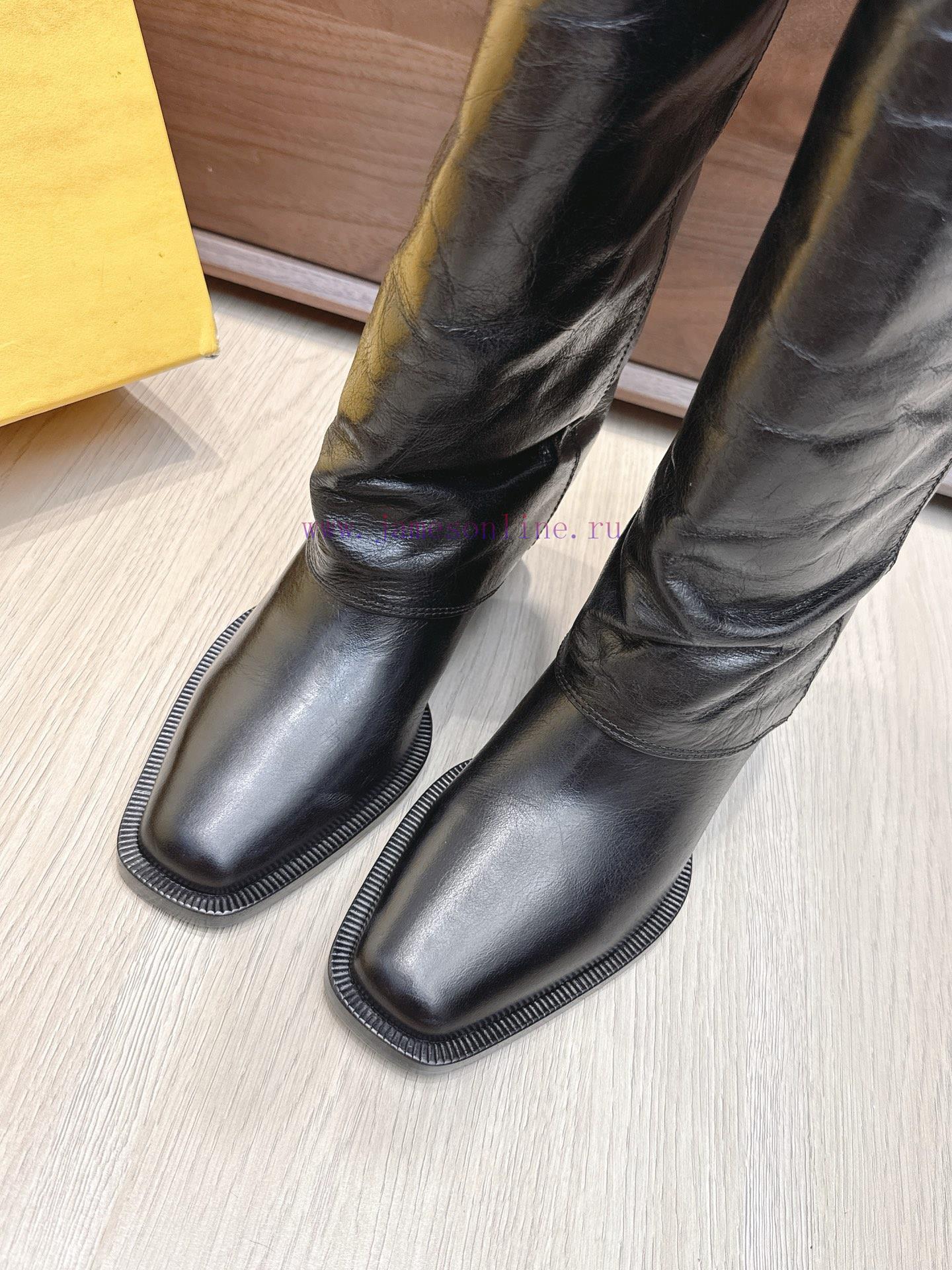 Purchasing GradeFendi's Classic Autumn And Winter Boots Have Become Popular Featuring A Combina sdz07fgx - Image 7
