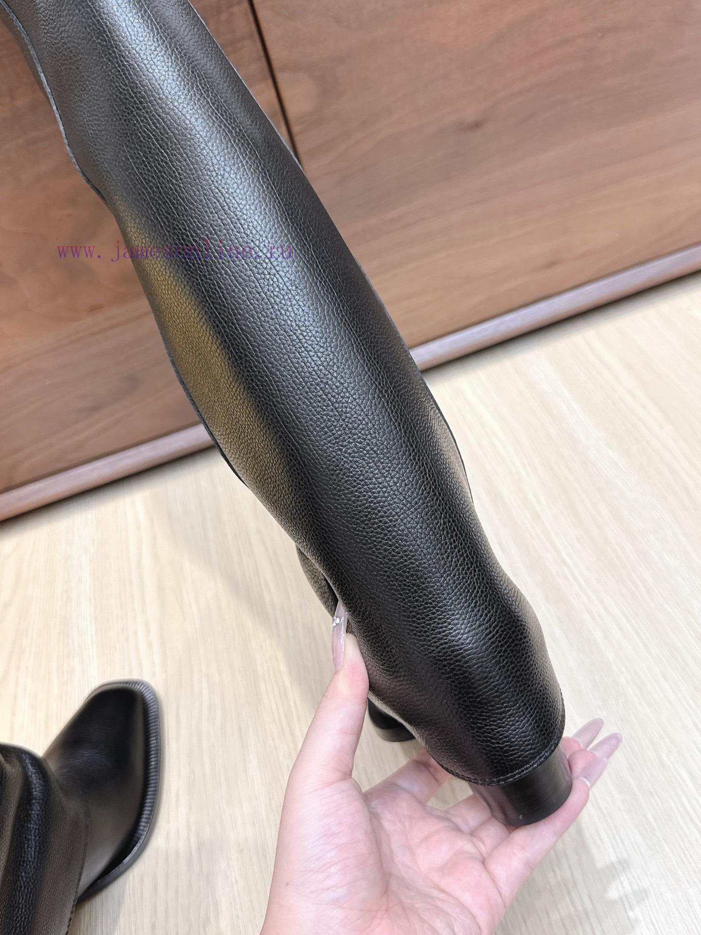 Purchasing GradeFendi's Classic Autumn And Winter Boots Have Become Popular Featuring A Combina suz7ysjq - Image 9