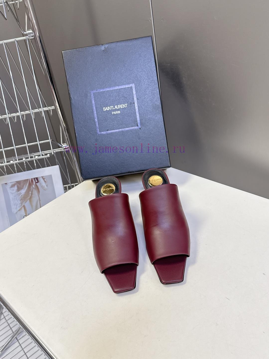 SAINT LAURENT Autumn/Winter Fashion Show Coarse Heel ShoesAmong The Countless Celebrities And F eccduk3t