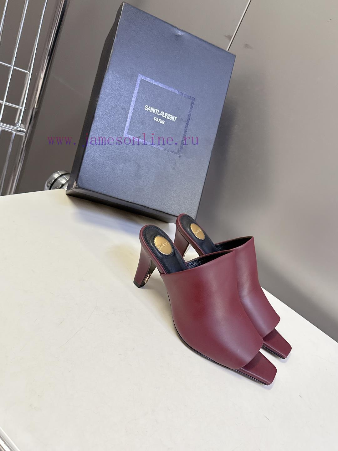 SAINT LAURENT Autumn/Winter Fashion Show Coarse Heel ShoesAmong The Countless Celebrities And F eccduk3t - Image 3