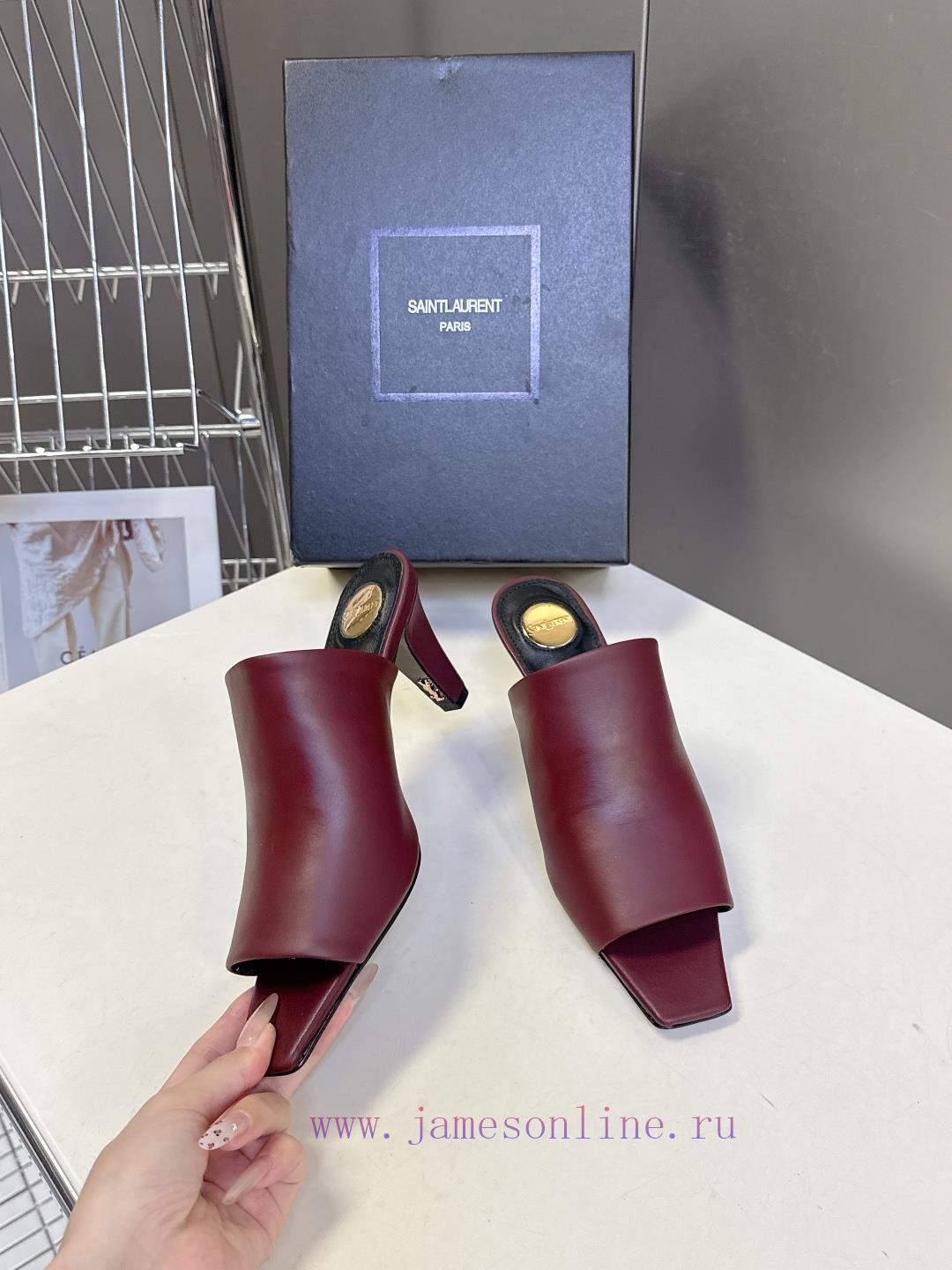 SAINT LAURENT Autumn/Winter Fashion Show Coarse Heel ShoesAmong The Countless Celebrities And F eccduk3t - Image 5