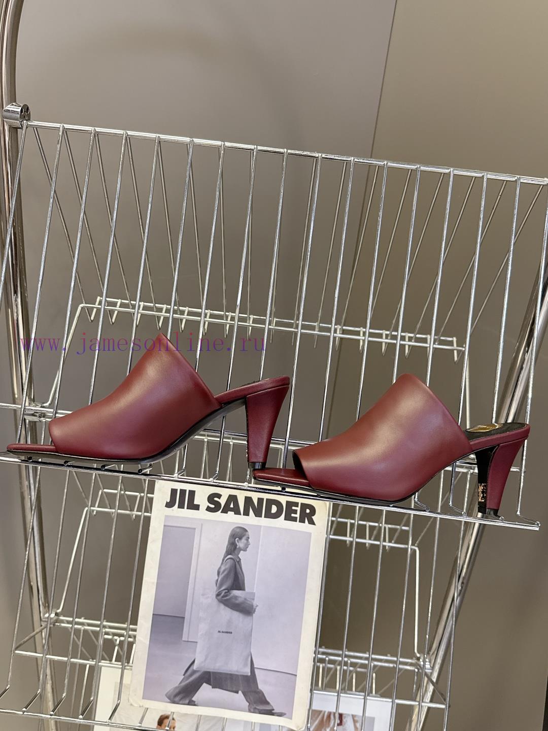 SAINT LAURENT Autumn/Winter Fashion Show Coarse Heel ShoesAmong The Countless Celebrities And F eccduk3t - Image 7
