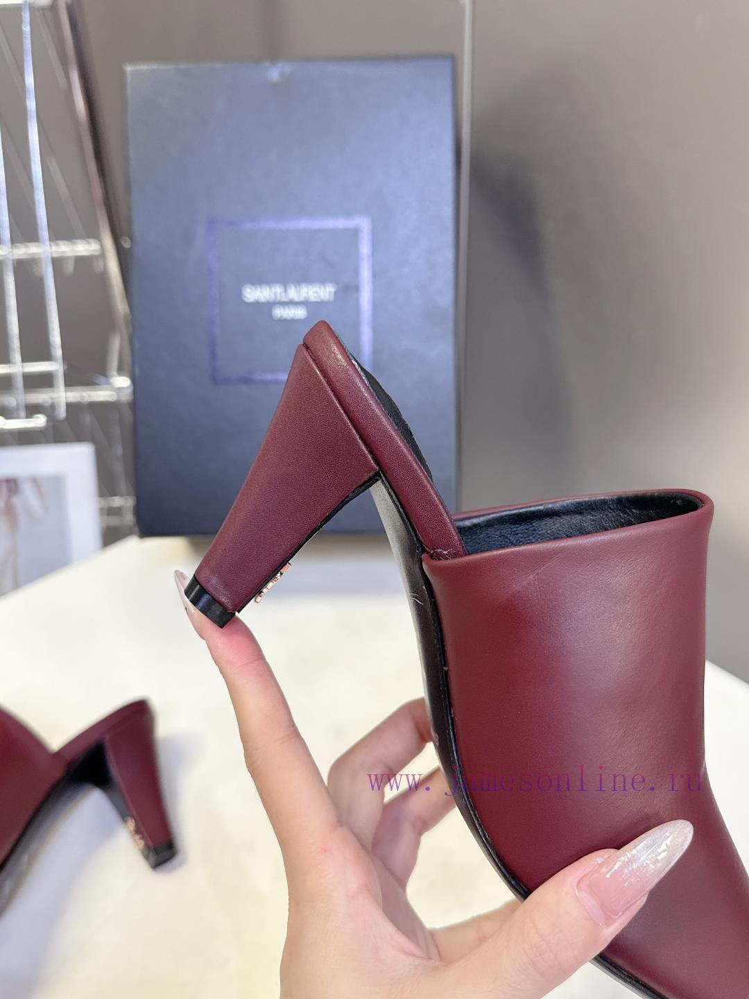 SAINT LAURENT Autumn/Winter Fashion Show Coarse Heel ShoesAmong The Countless Celebrities And F eccduk3t - Image 8