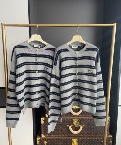 MiuMiu Single Button Sweater ⚠️ Complete Packaging And Shipping Of The Entire Piece Of Clothing wvu0h4oq