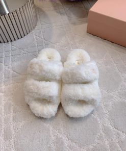 Miu's New Fur Slippers Are Made Of Super Thick Australian Imported Wool Which Feels Like Steppi nun3mb1q