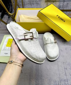 FENDI's Latest Bestseller Flat Bottomed Half Bag Slippers With FF Decorative Buckle White F-sha gg5r0gs1