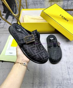 FENDI's Latest Bestseller Flat Bottomed Half Bag Slippers With FF Decorative Buckle Black Gray s75c8gix