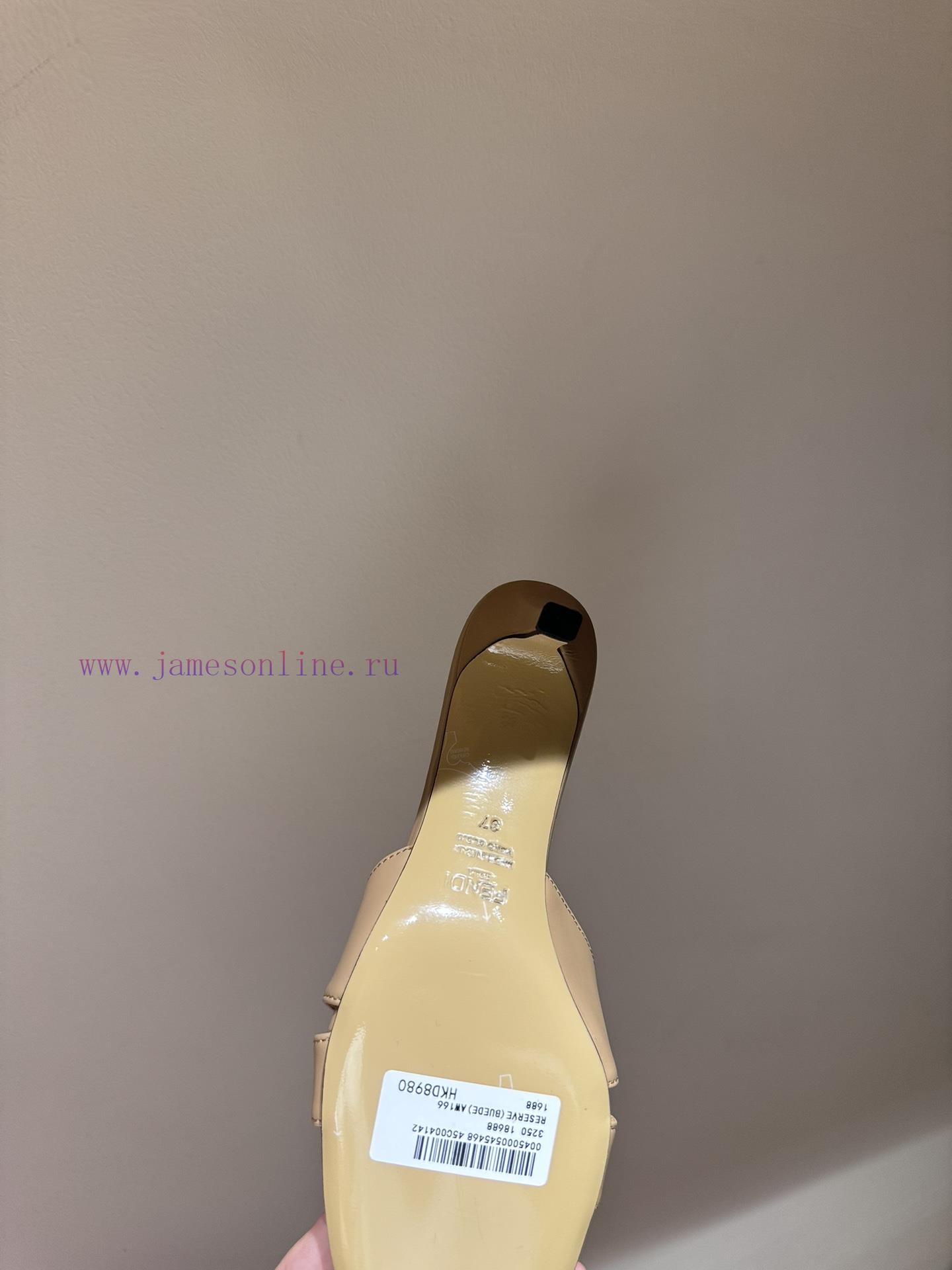 The MostFendi 24ss New Round Head FF Gold Buckle Hollowed Out Slim Heel High-heeled SlippersFen zznt9do2 - Image 7