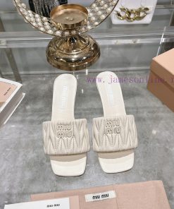 Miu Miu 2024 Spring/Summer New Soft Sheepskin Wrinkled Face Cool Slippers SeriesSweet And Salty a3el6ndk