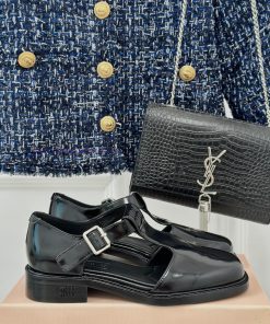 MIU MIU/Miu Miu Classic T-shaped Mary Jane Shoes Le Fu ShoesIt Has A Very Contemporary Retro Fl dec2j8o2