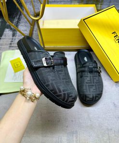 FENDI's Latest Round Headed Flat Slippers Made Of Grey FF Jacquard Fabric With Black Leather De mpxlab9p