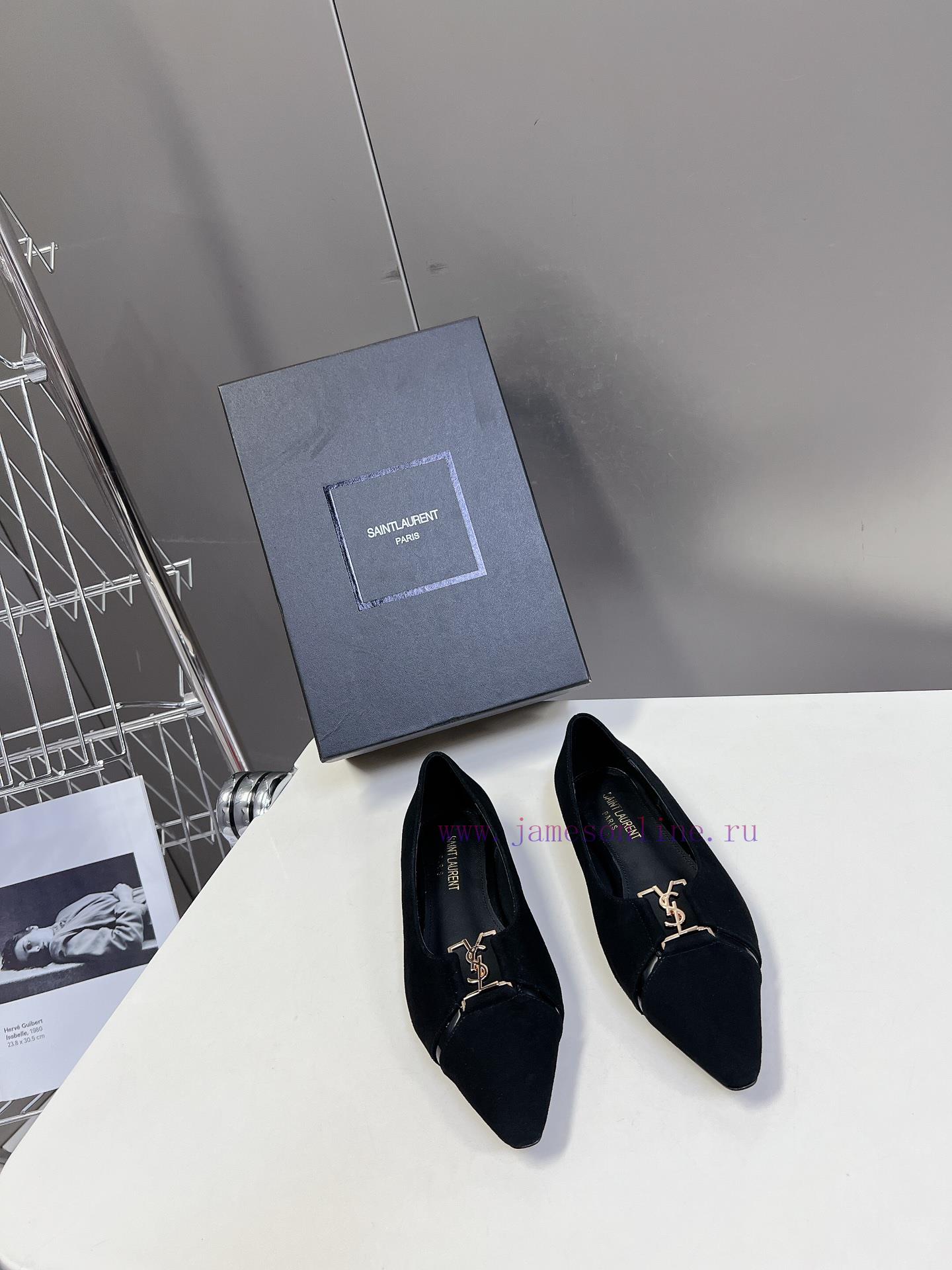 SAIN * LAURENT's New Spring And Summer Collection Has Been Released Featuring Pointed And Sexy ro48ypxl - Image 2